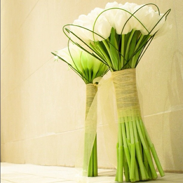 image: russwholesaleflowers.com